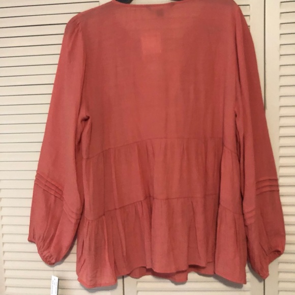 Zac & Rachel NWT Long Sleeve V-neck Top In Size Large. Color is Apricot Brandy. - Picture 4 of 13